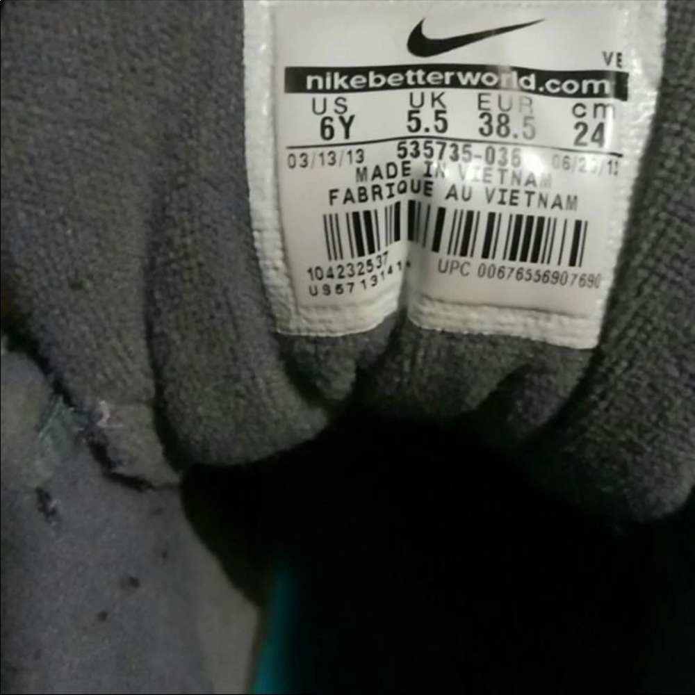 Nikes - Picture 4 of 4